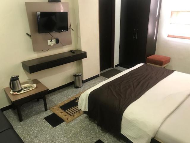 Hotel Mansarovar Ahmedabad Exterior photo