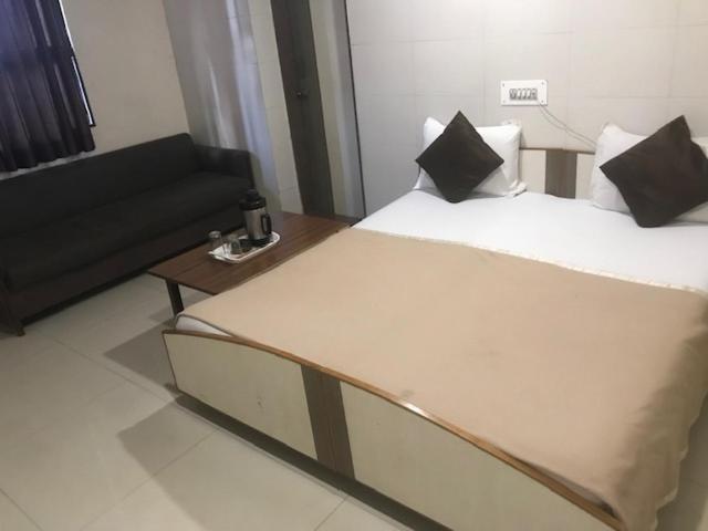 Hotel Mansarovar Ahmedabad Exterior photo