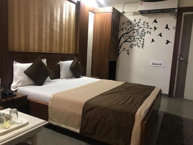 Hotel Mansarovar Ahmedabad Exterior photo