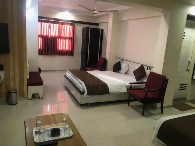 Hotel Mansarovar Ahmedabad Exterior photo