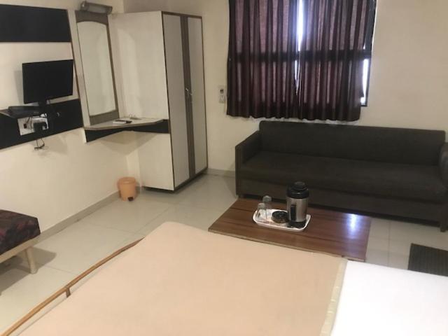 Hotel Mansarovar Ahmedabad Exterior photo